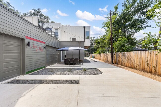 Building Photo - 4407 Merle Dr