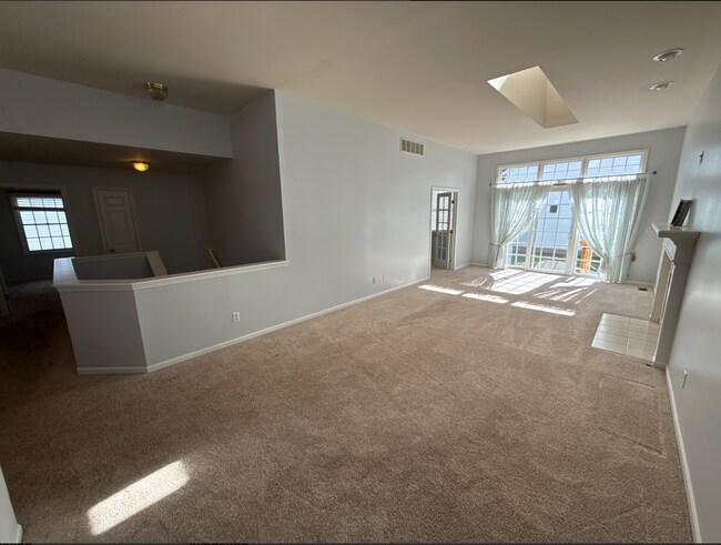 Building Photo - 3 Bed 2 Bath