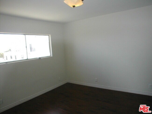 Building Photo - 1326 Ridgeley Dr