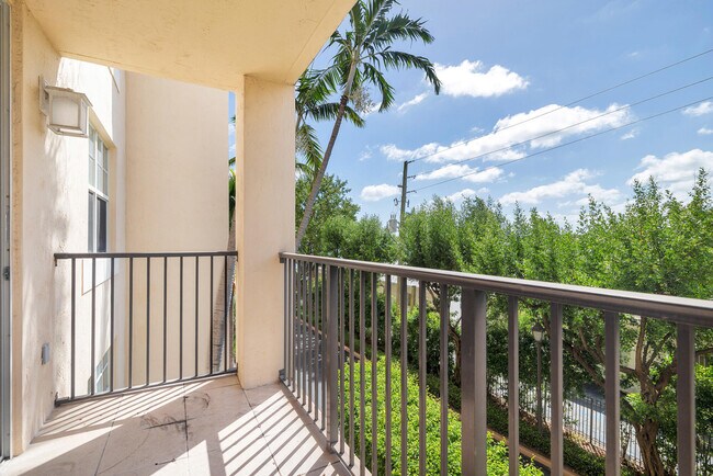 Building Photo - 1801 N Flagler Dr