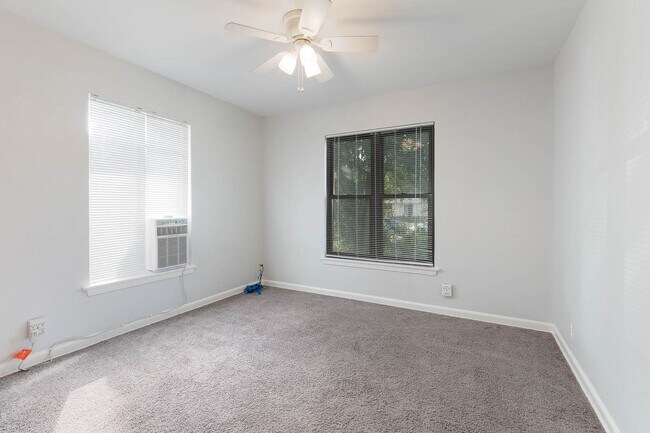 Building Photo - 463 Cherry Ridge Dr