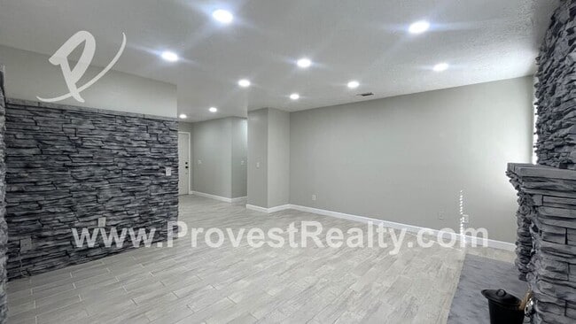 Building Photo - 13800 Driftwood Dr