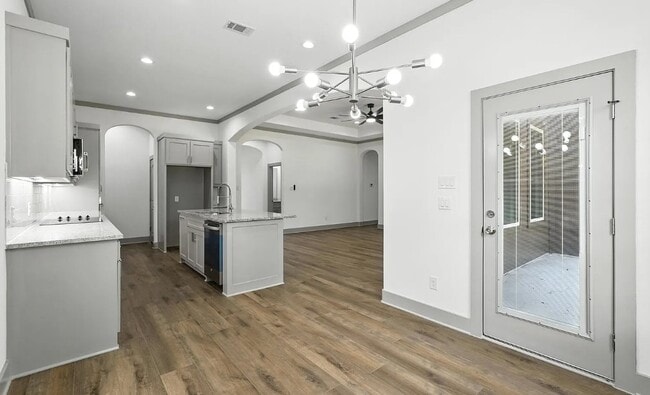 Building Photo - 716 Oak Creek Dr