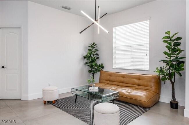 Building Photo - 9841 Colonial Walk S