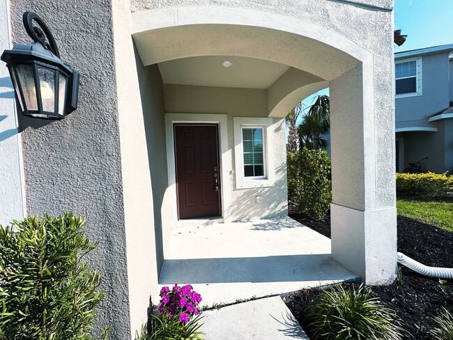 Building Photo - Beautifully maintained 3/2.5 townhome and community with pool!