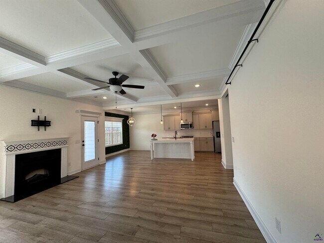 Building Photo - 805 Harley Farms Dr