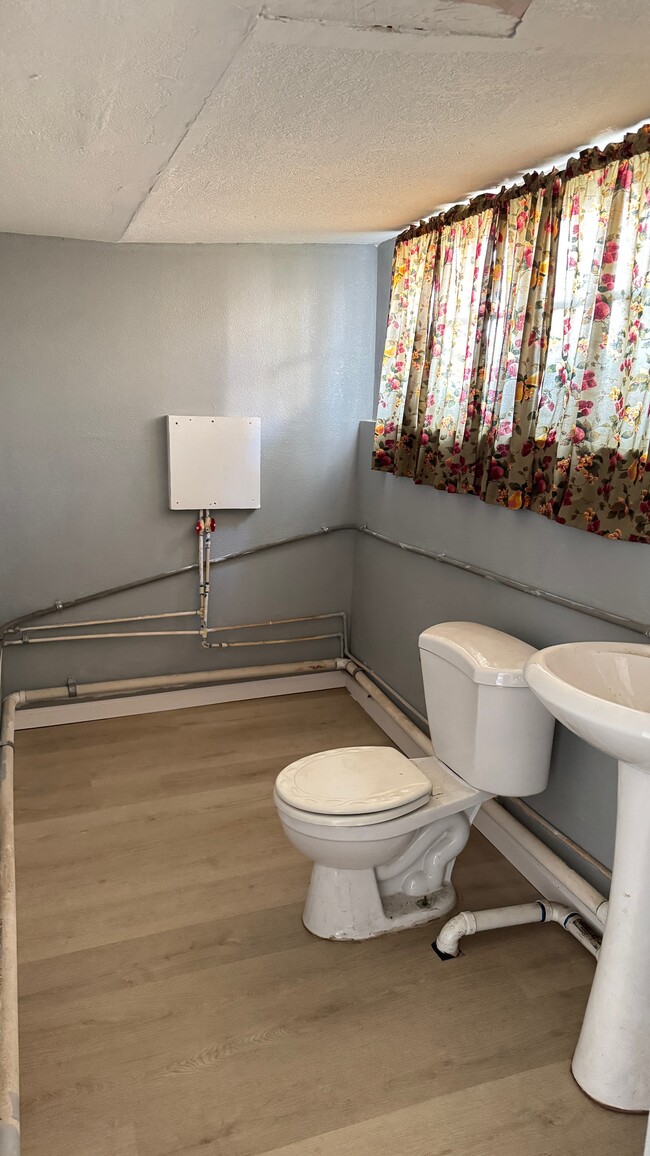 Building Photo - 405 S High St