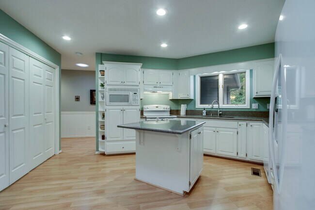 Building Photo - 260 Chuniloti Way