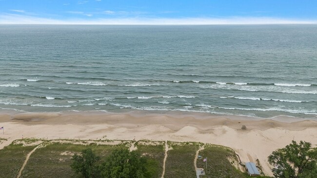 Building Photo - 3 Bedroom 2 Bath Beach House