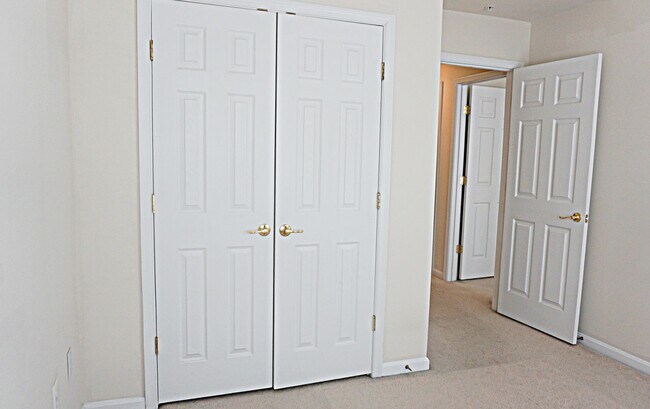Building Photo - Exquisite Townhouse in Orchard Run Germantown
