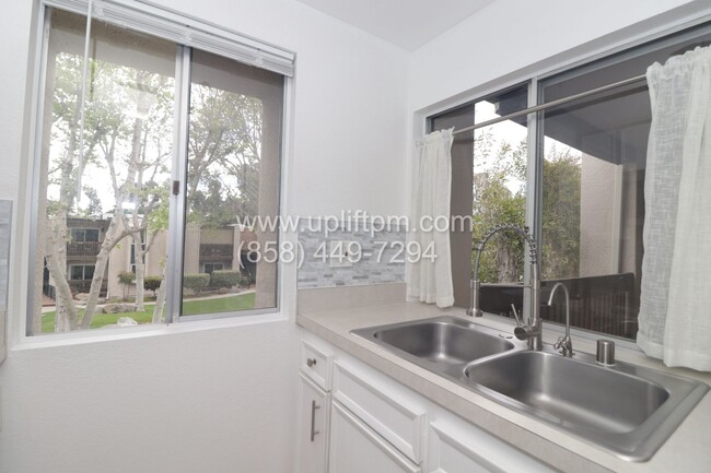 Building Photo - 1BR/1BA LA MESA w/ 2 Balconies near Lake M...