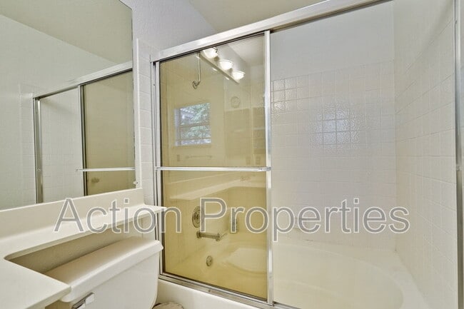 Building Photo - 409 Hillwood Ct
