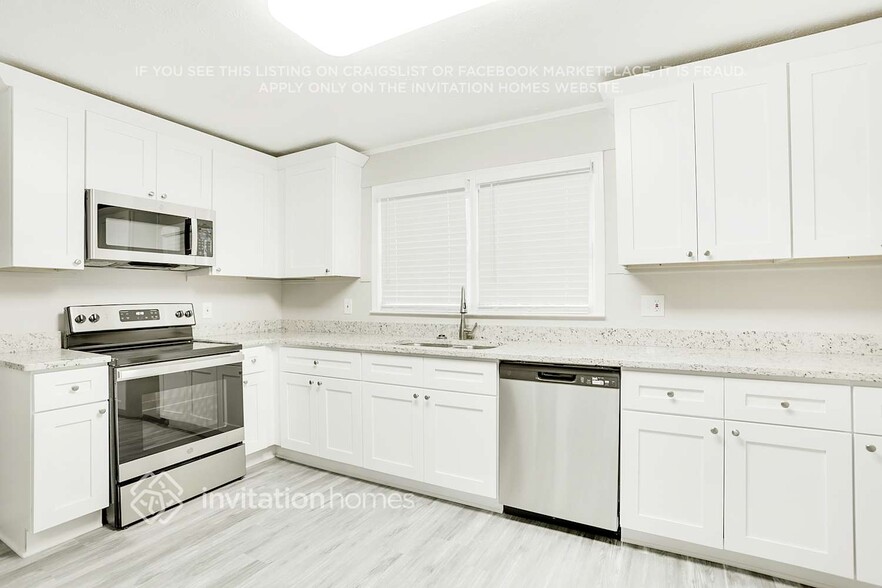 Building Photo - 3269 Robin Hood Ln