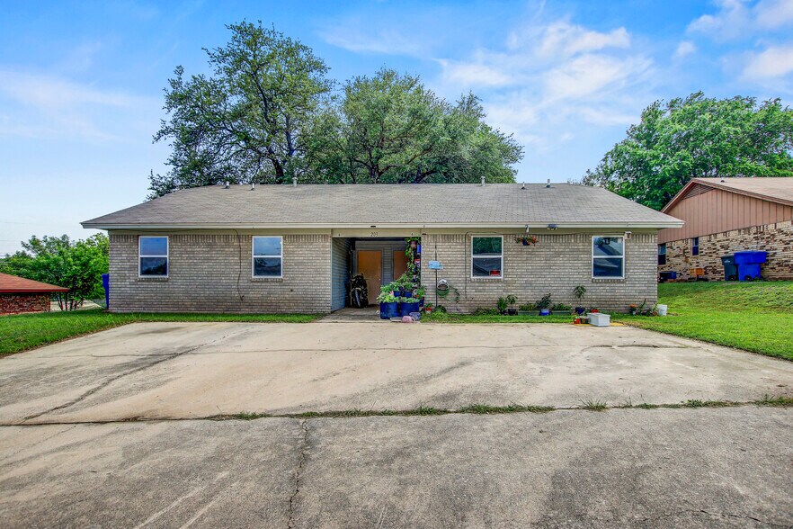 Building Photo - 203 Sorrell Dr