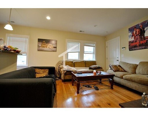 Building Photo - 51 Dunboy St