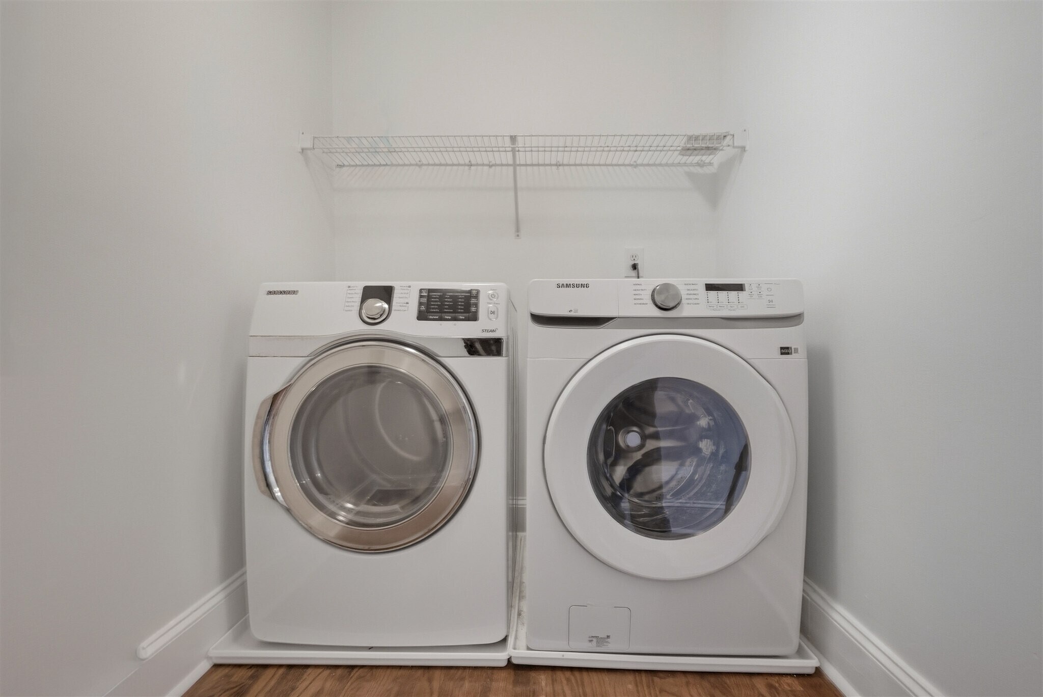 Building Photo - 2555 Hazel Dr SE