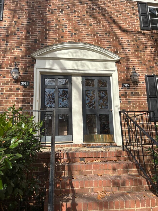 Building Photo - New Listing - Available Now!