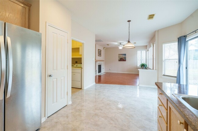 Building Photo - 2 Mystic Glade Ct