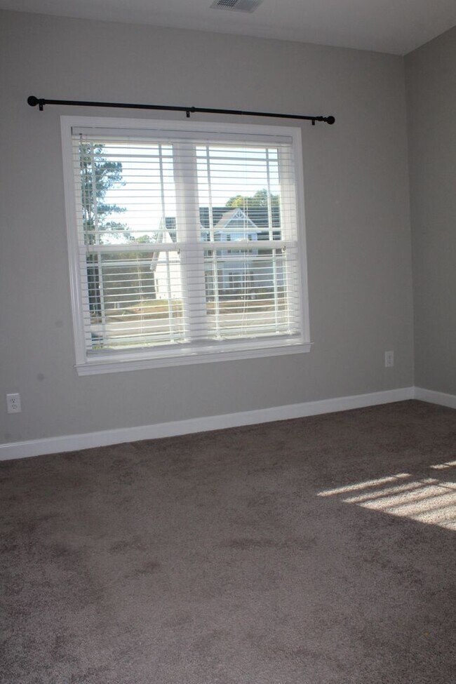 Building Photo - 228 Planters Ridge Dr