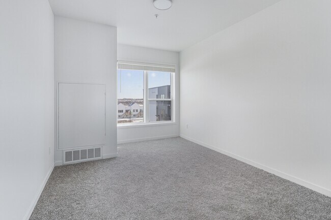 Building Photo - 2465 62nd Ave S