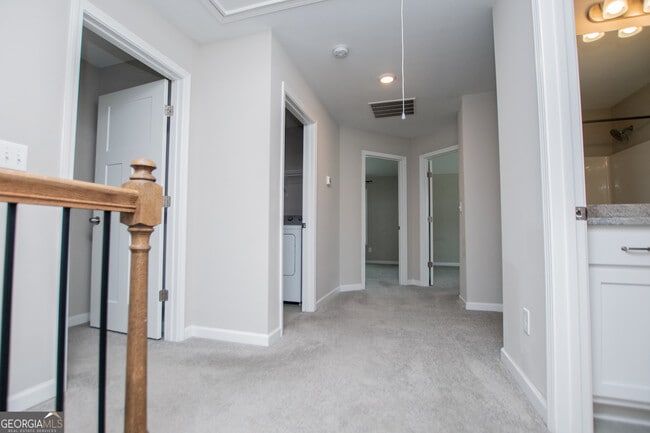 Building Photo - 132 Springwood Dr