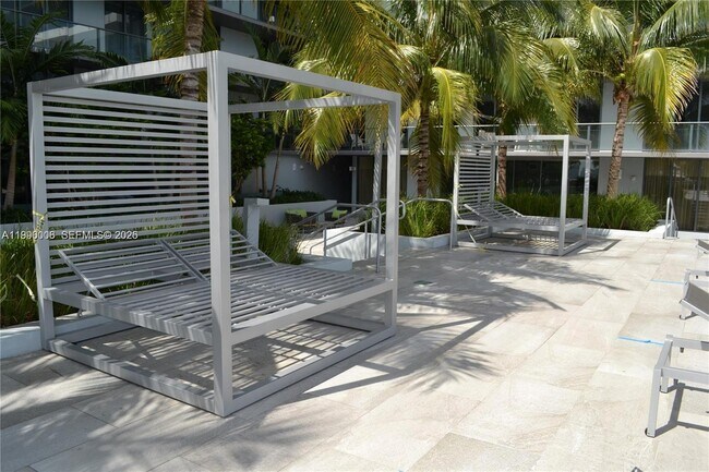 Building Photo - 2960 NE 207th St