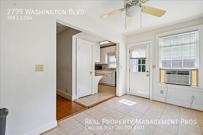 Building Photo - 2799 Washington Blvd