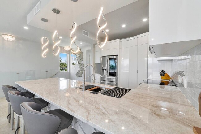 Building Photo - 99 Seaside Ave