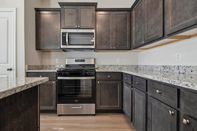 Building Photo - 417 Mustang Trot Dr