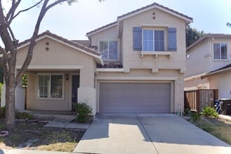 Building Photo - FRESH & BRIGHT 3 BEDROOM GEM IN PRIME LOCA...