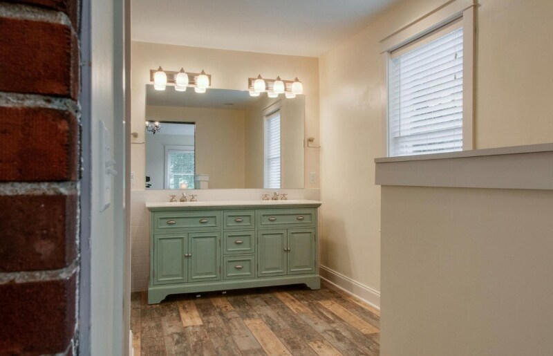 Building Photo - 947 Cahal Ave