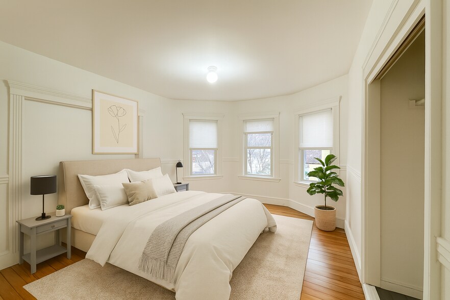 Building Photo - 620 River St