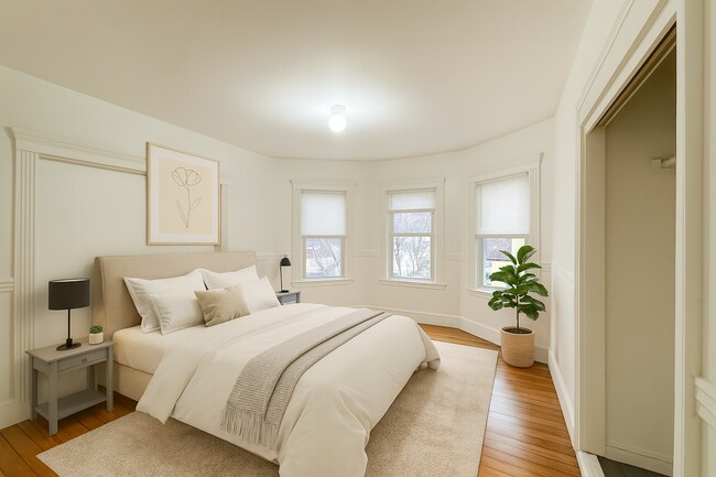 Building Photo - 620 River St