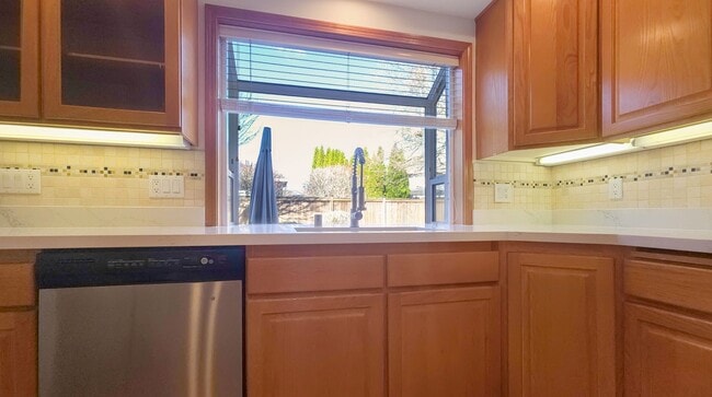 Building Photo - Spacious Updated 4 Bedroom Home with 3 Car Garage