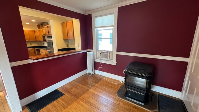 Building Photo - Lovely 3 Bedroom New Englander in Wonderfu...