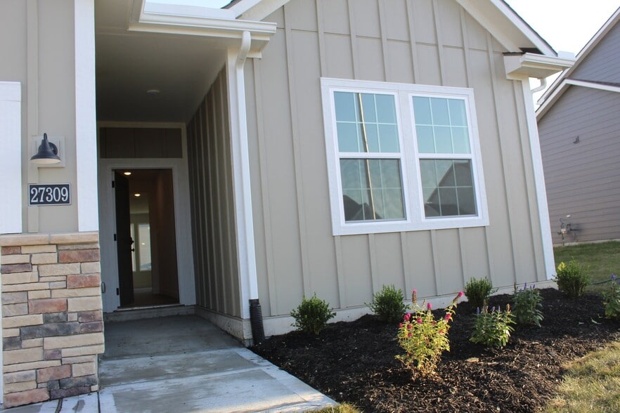 Building Photo - 27309 E Acacia Dr