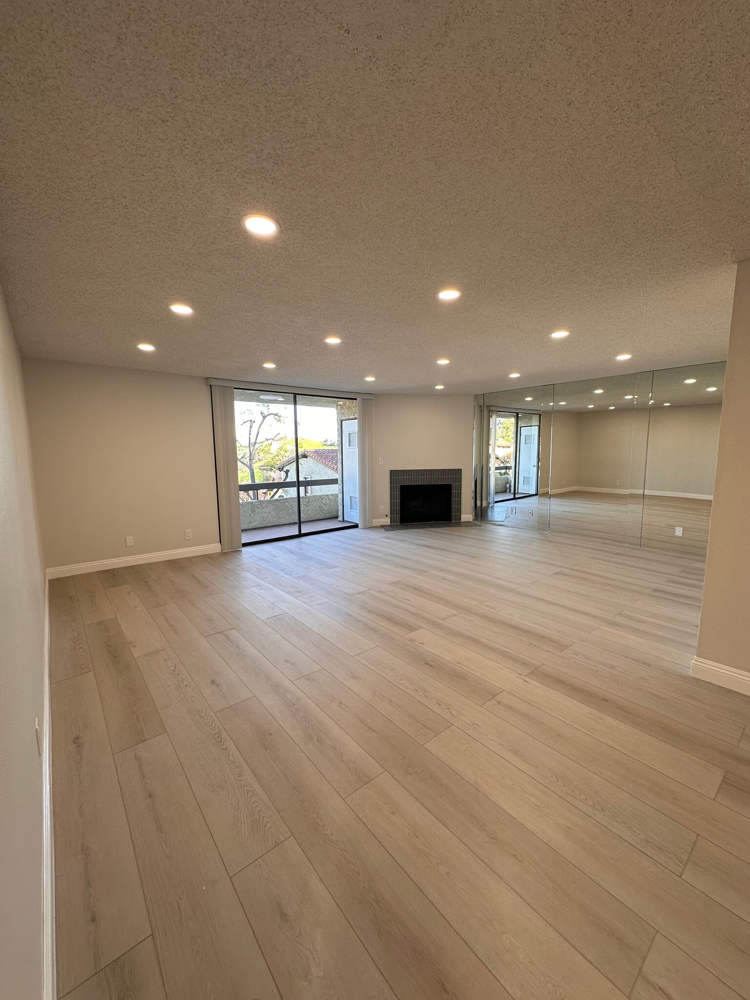 Spacious Living Room - 4300 Via Marisol