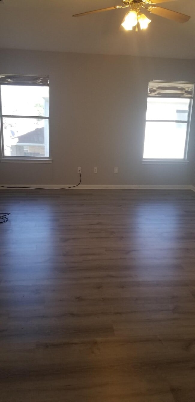 Building Photo - 114 W Running Wolf Trail