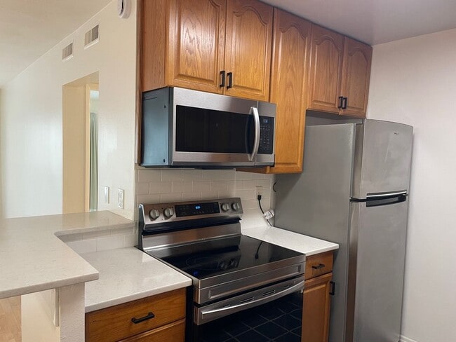 Building Photo - 2 bed 2 bath in Stoneybrook Villas
