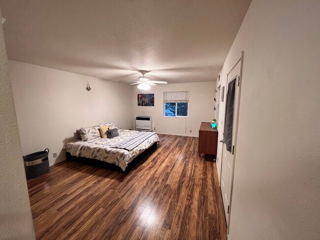 Building Photo - 21896 Fallview Dr