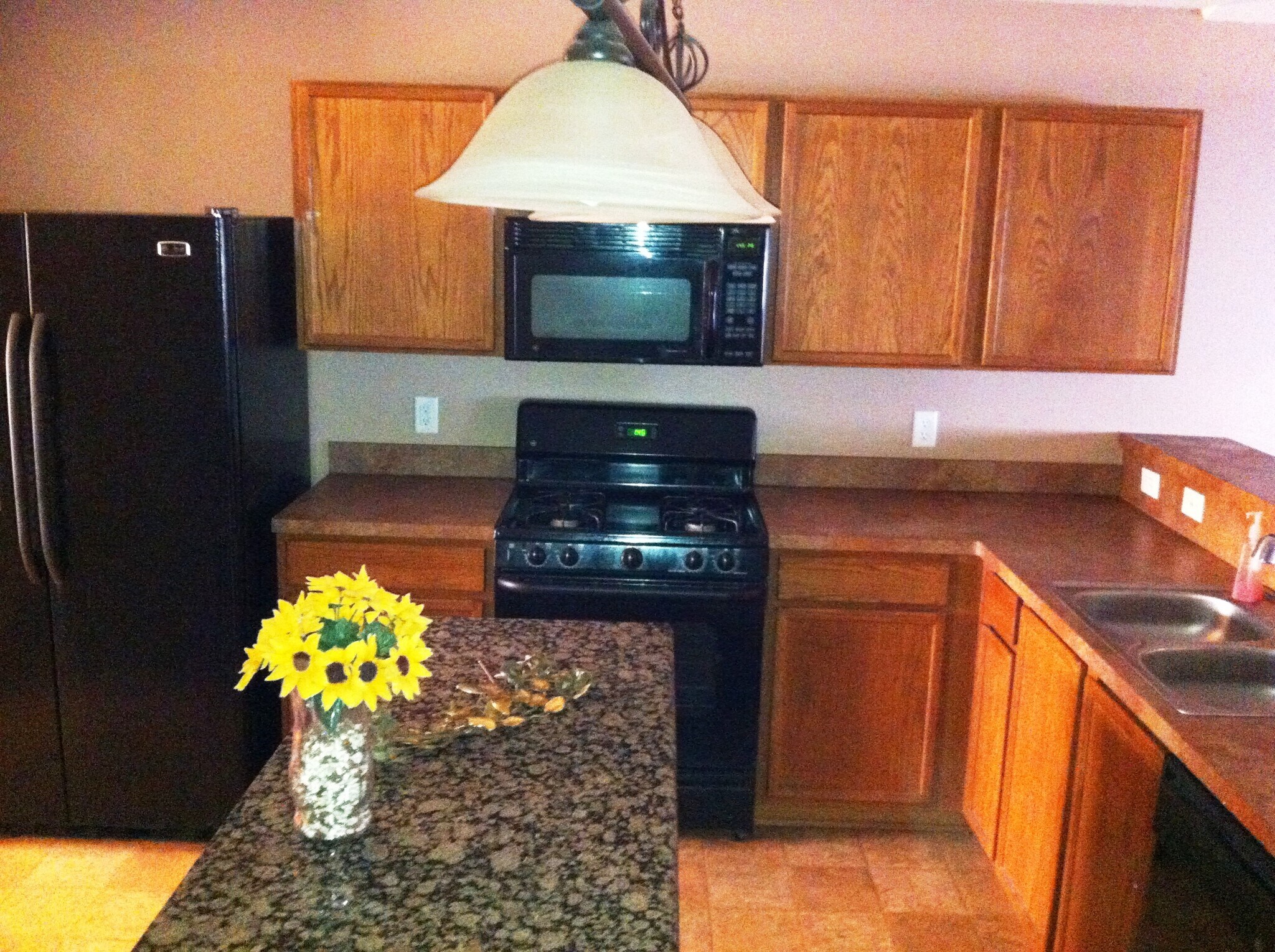 Building Photo - 2215 Sumac Dr