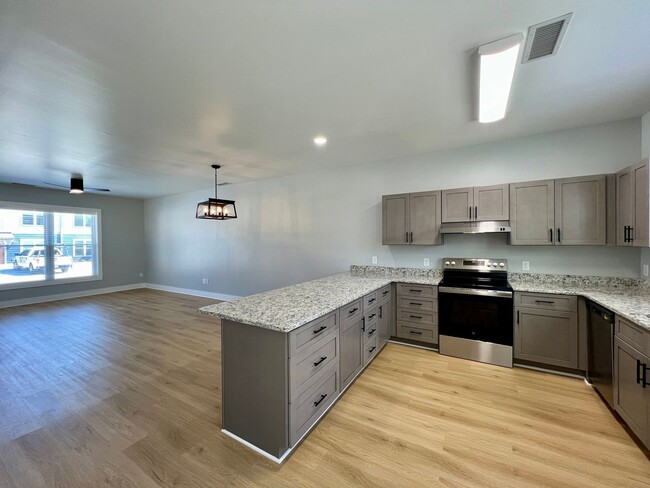 Building Photo - Brand New Townhome! End Unit! Catawba Vall...
