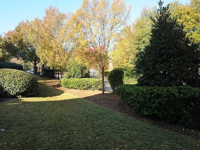 Building Photo - 272 Carlyle Park Dr