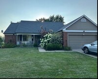 Building Photo - 5017 Saffron Dr