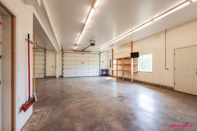 Building Photo - 2 BD, 2 BA Single-Family with Airstrip acc...