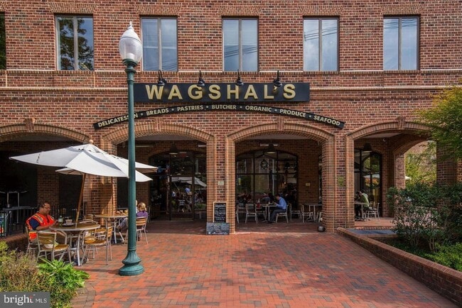 Building Photo - 4201 Cathedral Ave NW