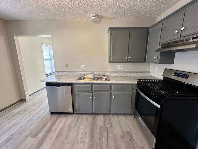 Building Photo - Remodeled 3 bed 1 bath in Central OKC