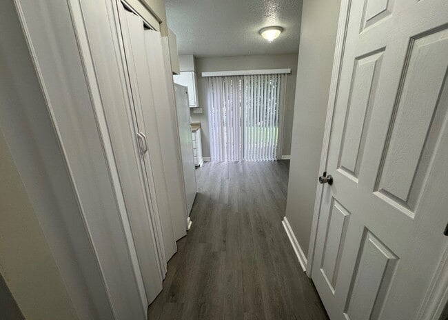 Building Photo - 802 British Wood Dr SW