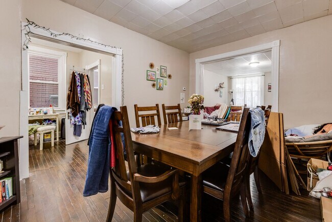 Building Photo - 406 Kingsboro St