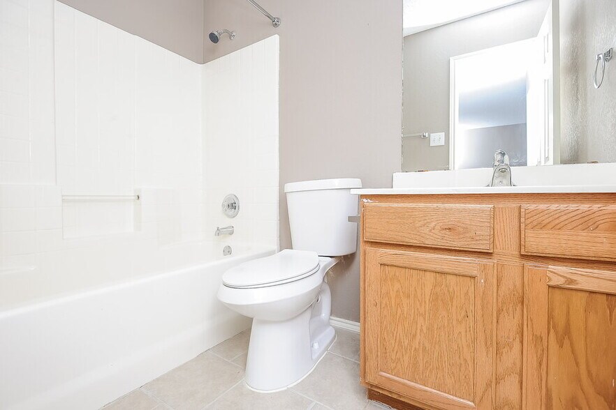 Building Photo - 4805 Barnhill Ln